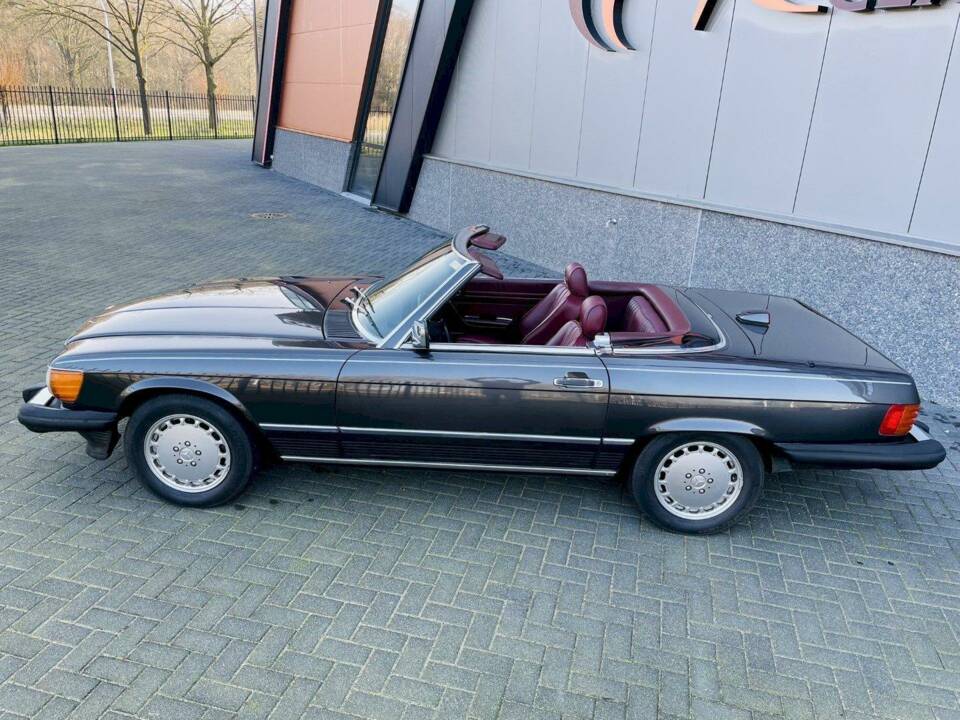 Image 8/32 de Mercedes-Benz 560 SL (1987)