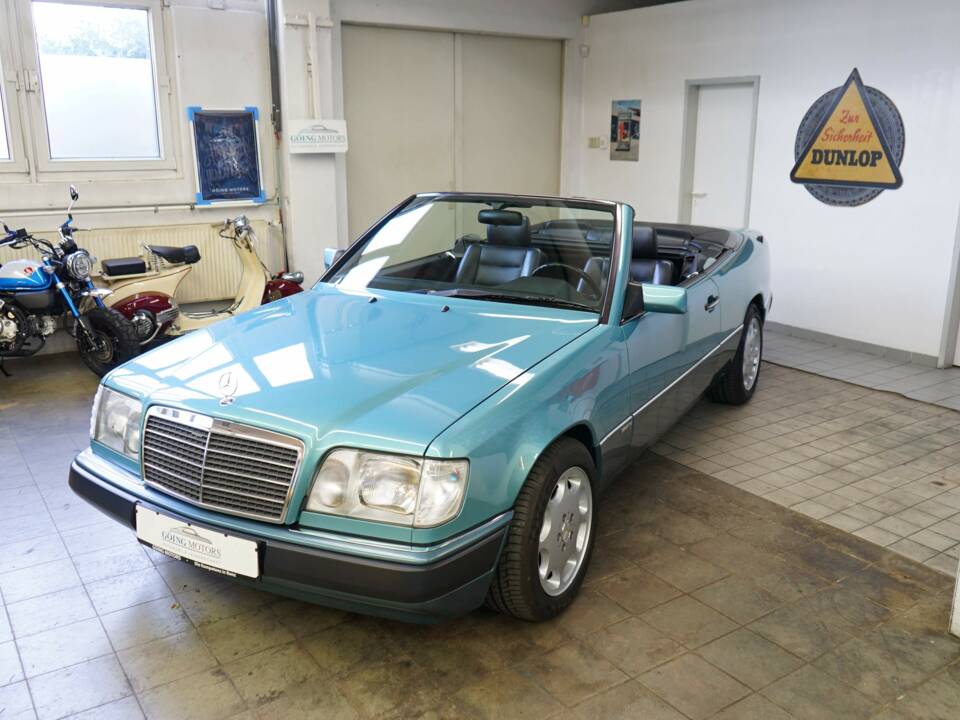 Afbeelding 27/50 van Mercedes-Benz 300 CE-24 (1993)