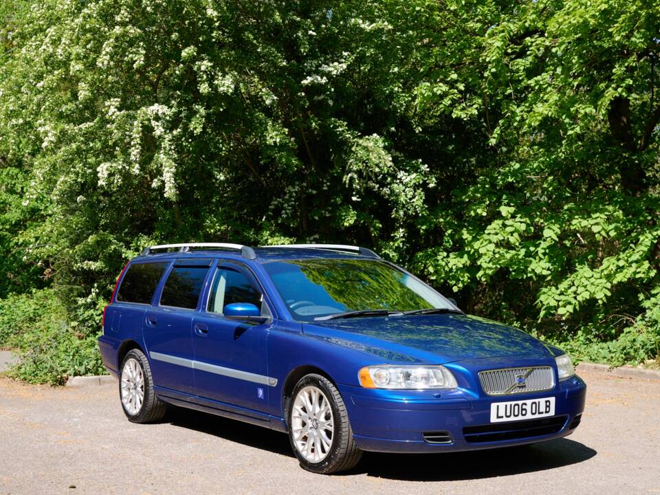 Image 30/50 of Volvo V 70 2.4 (2006)