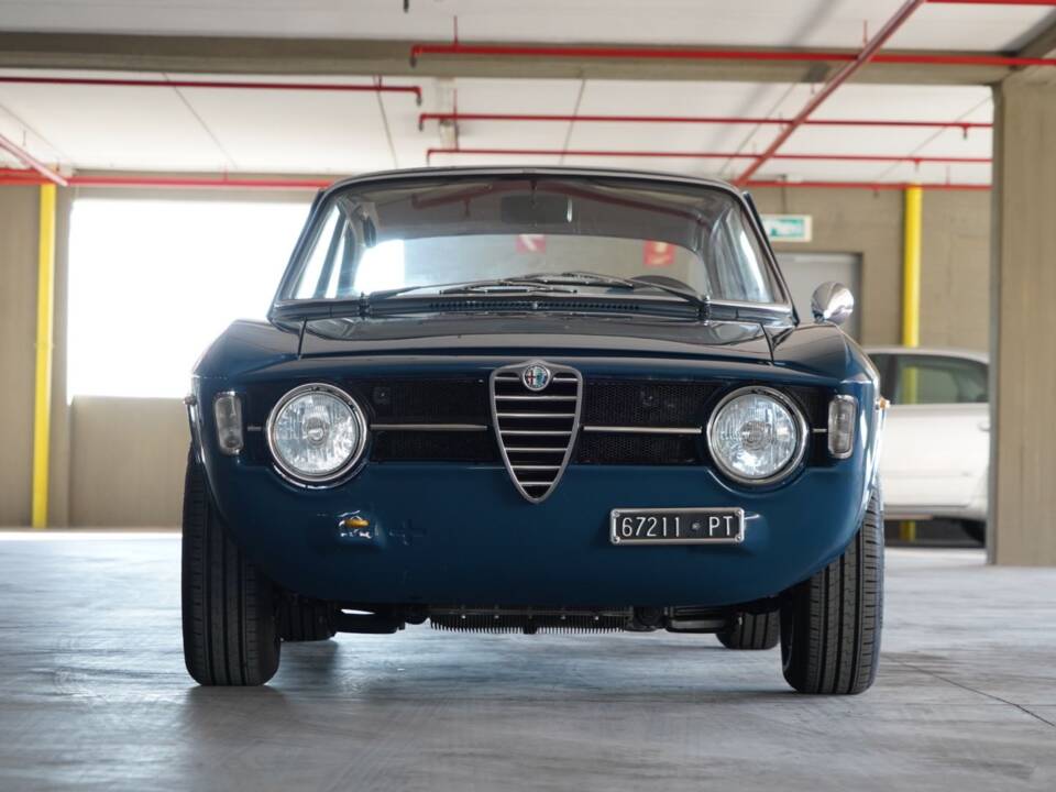 Image 23/24 of Alfa Romeo Giulia GT 1300 Junior (1967)