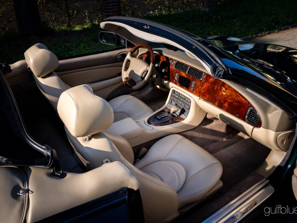 Image 37/70 of Jaguar XKR (2004)