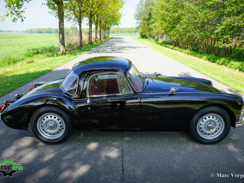 Image 25/50 de MG MGA Twin Cam (1958)
