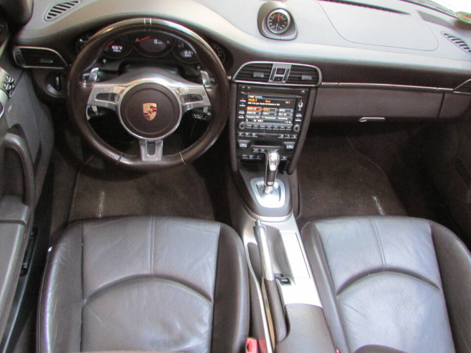 Image 10/21 of Porsche 911 Carrera 4 GTS (2012)