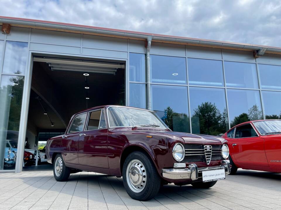 Image 19/23 of Alfa Romeo Giulia 1300 Super (1972)