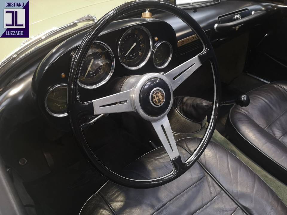 Image 18/41 de Alfa Romeo 2000 Spider (1961)