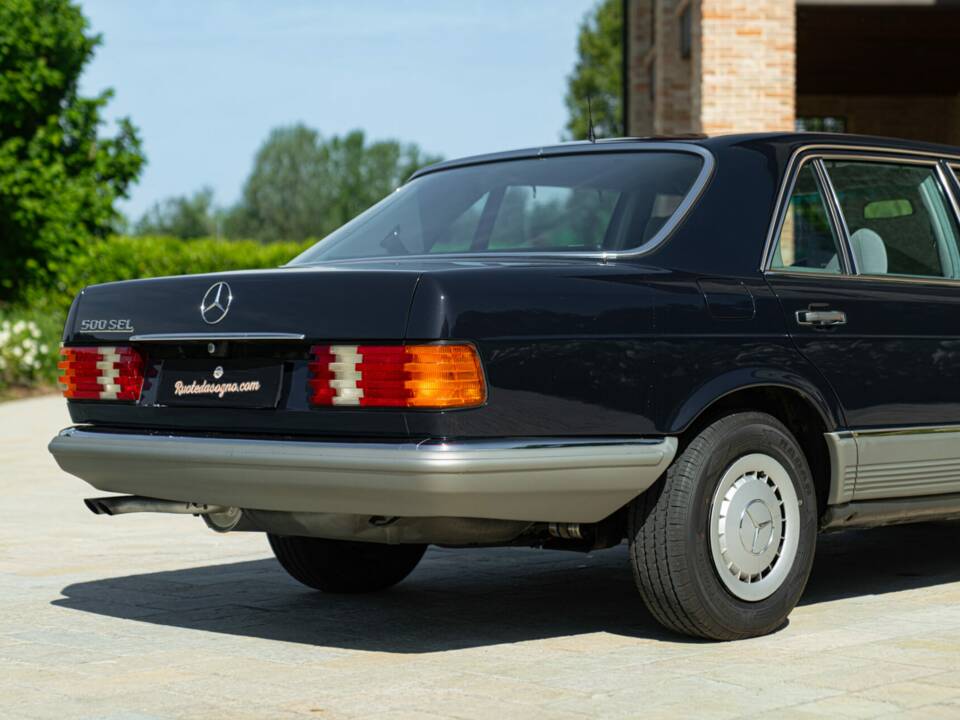 Image 18/50 of Mercedes-Benz 500 SEL (1985)