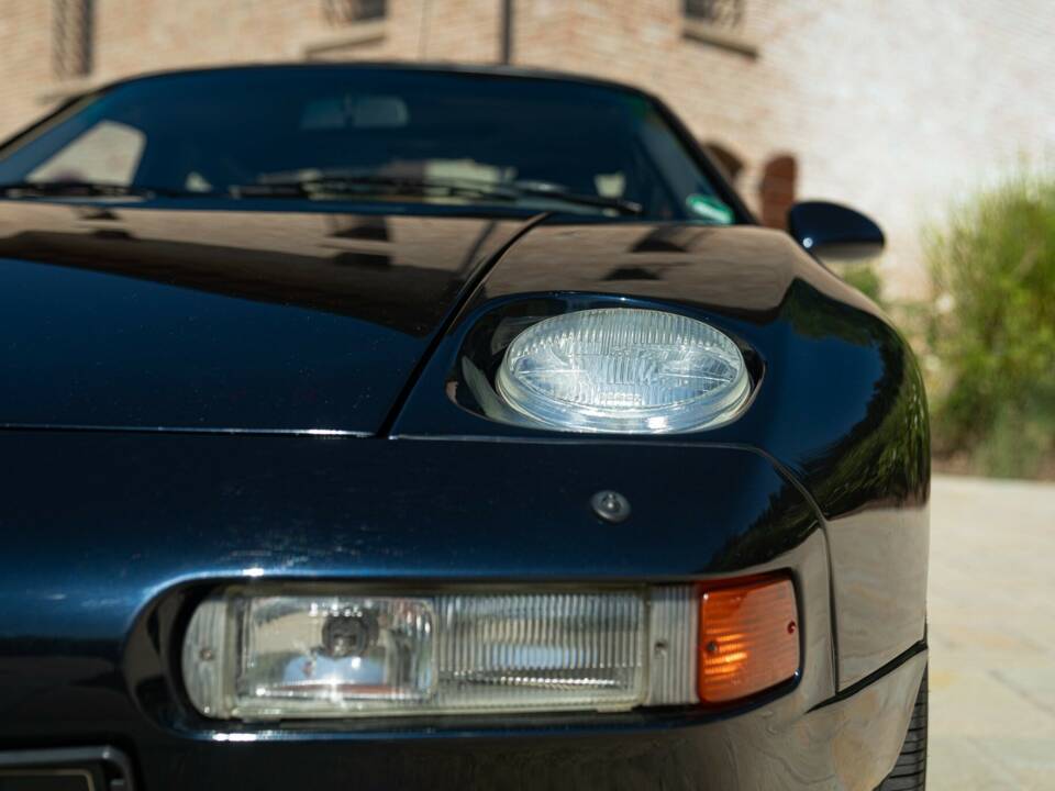 Afbeelding 42/50 van Porsche 928 GTS (1992)