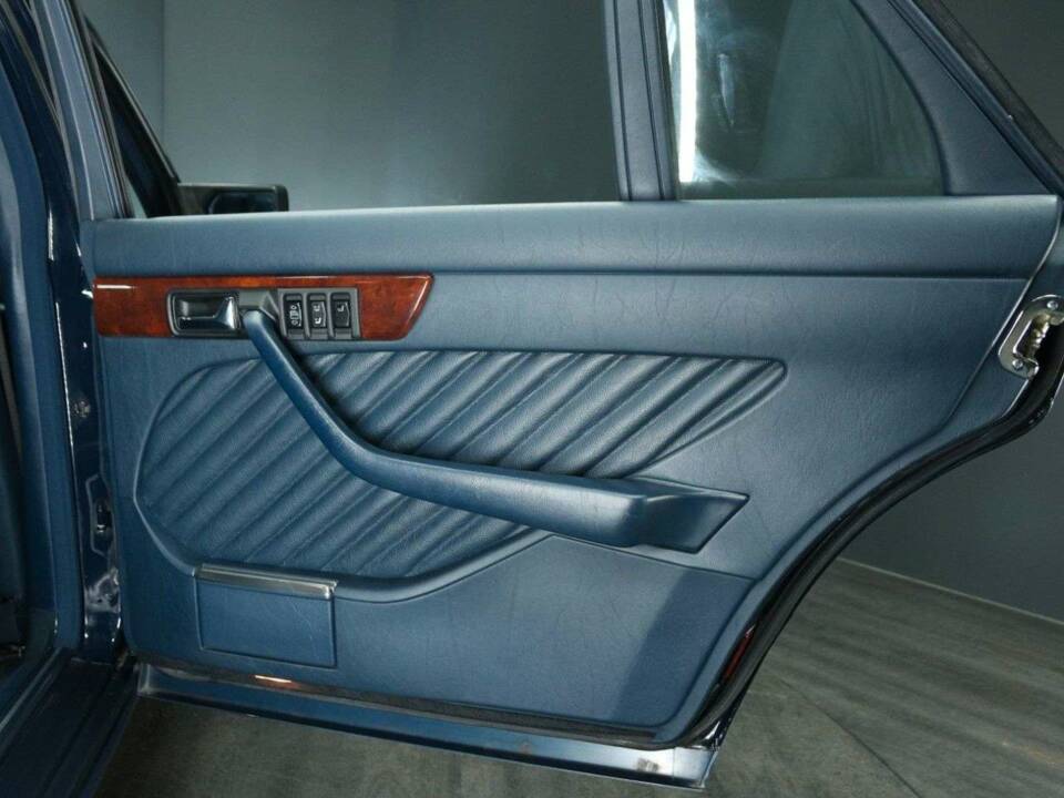 Immagine 20/30 di Mercedes-Benz 560 SEL (1990)