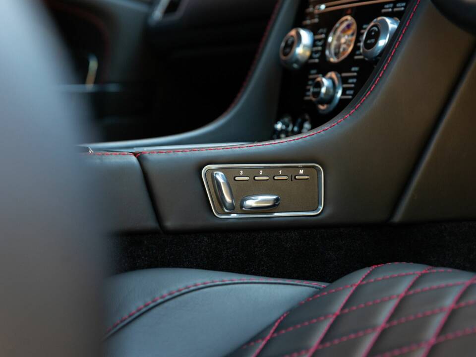 Image 26/50 of Aston Martin DBS (2012)