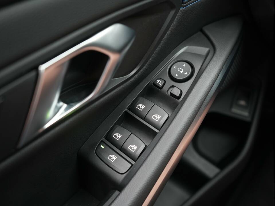 Image 43/50 of BMW 330i xDrive Touring (2025)
