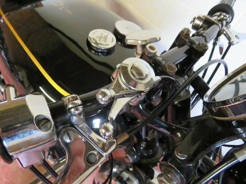 Image 8/50 of Vincent Black Shadow C (1953)