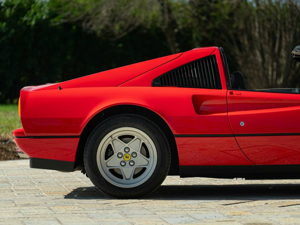 Image 27/50 de Ferrari 328 GTS (1987)