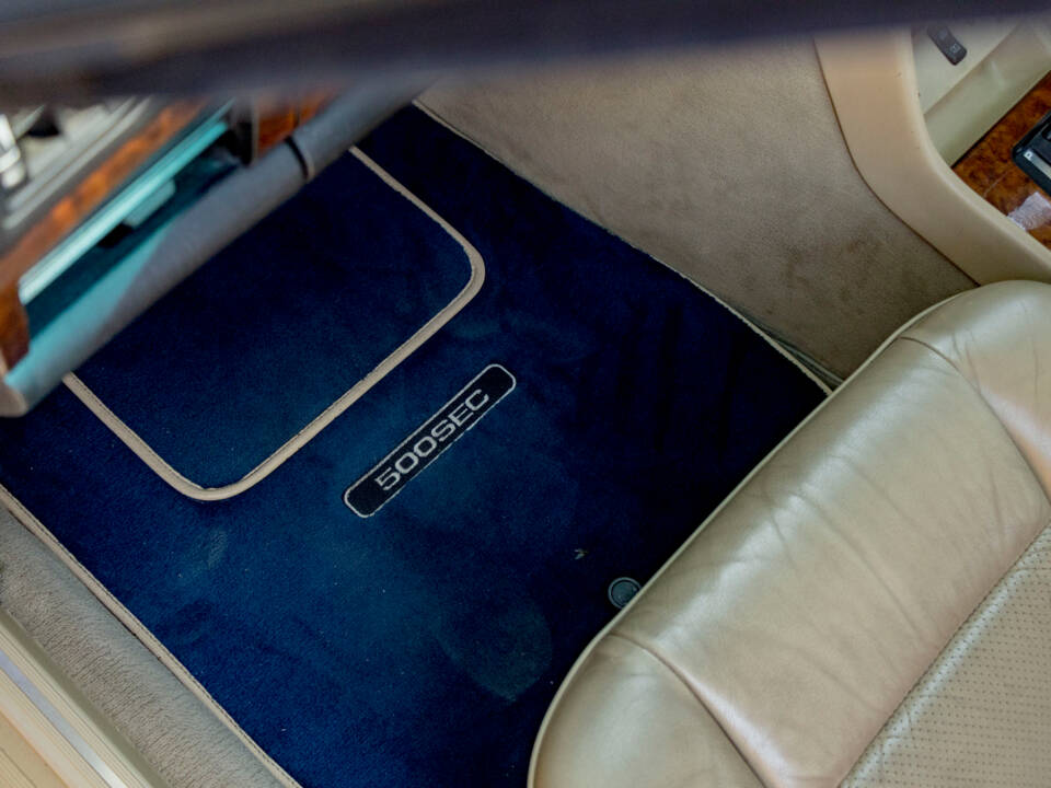 Image 26/50 of Mercedes-Benz 500 SEC (1989)