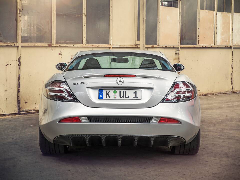 Image 4/61 of Mercedes-Benz SLR McLaren (2004)