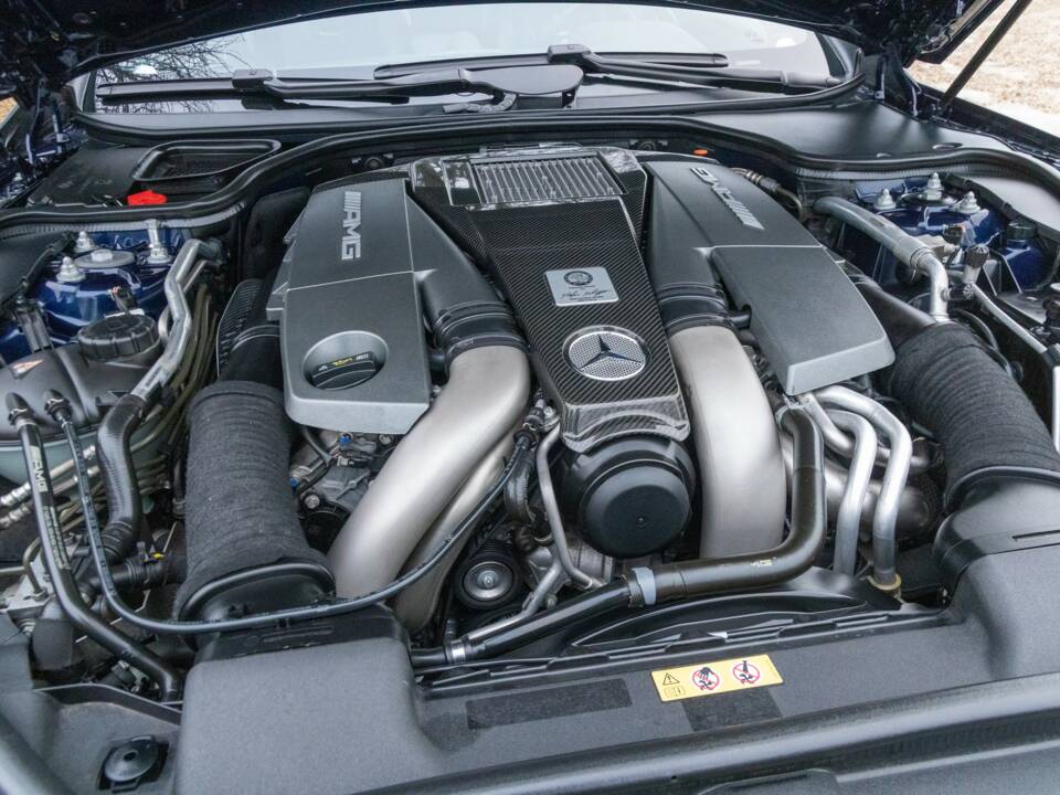Immagine 25/50 di Mercedes-Benz SL 63 AMG (2012)