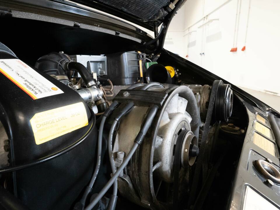 Image 33/38 of Porsche 911 Carrera 3.2 (1986)