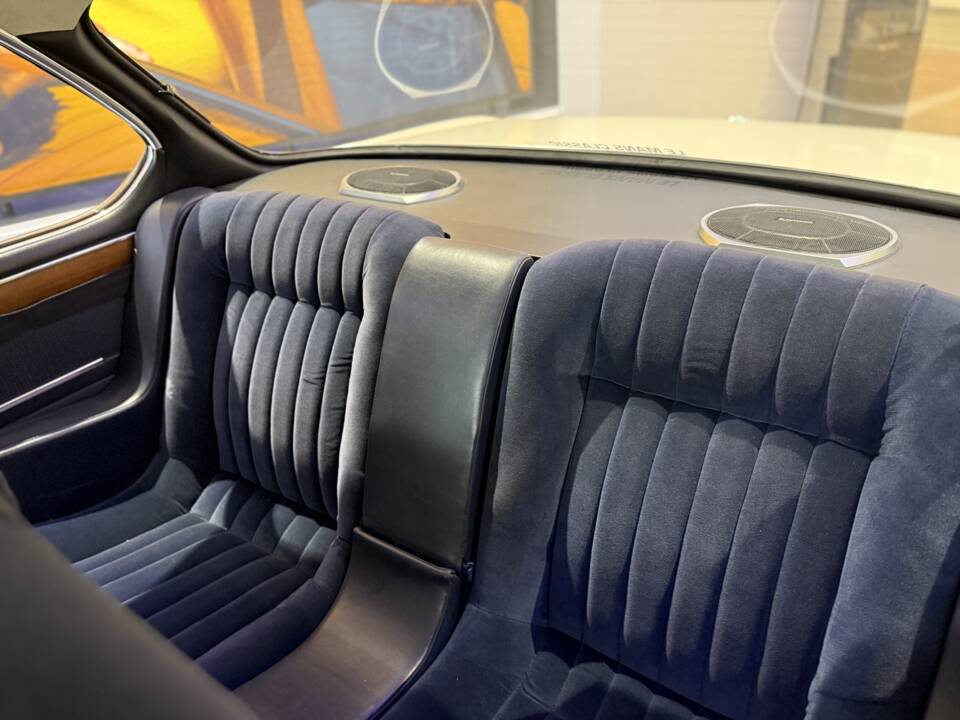 Image 11/35 of BMW 3.0 CS (1974)