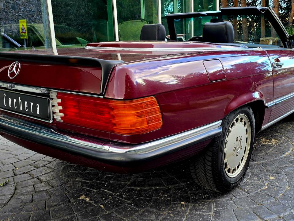 Image 19/34 of Mercedes-Benz 500 SL (1986)