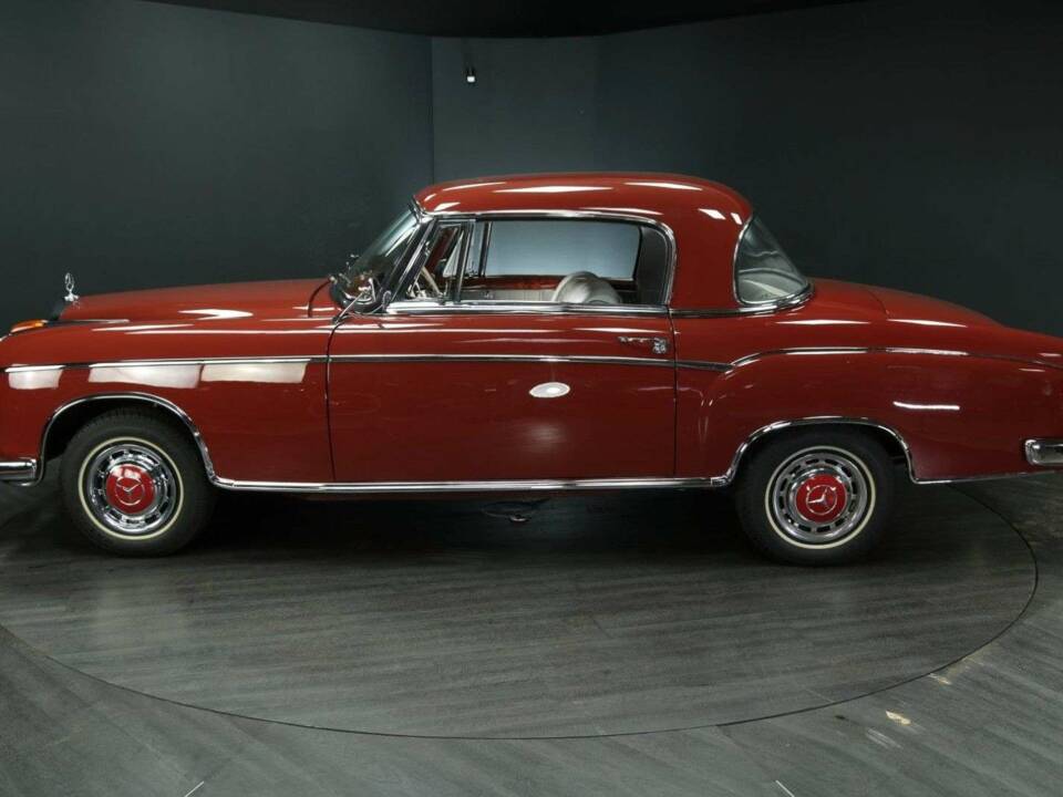 Imagen 3/50 de Mercedes-Benz 220 S (1957)