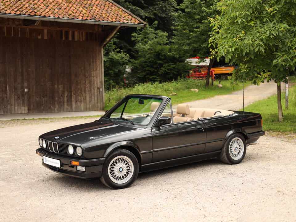 Image 1/83 de BMW 325i (1990)