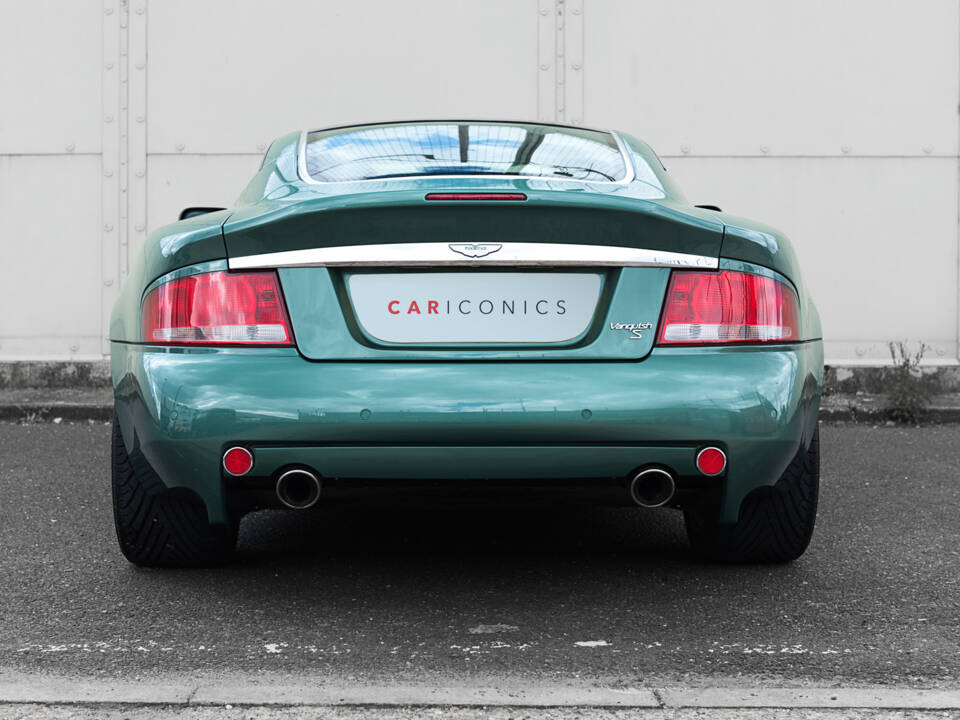 Image 2/21 de Aston Martin V12 Vanquish S (2004)