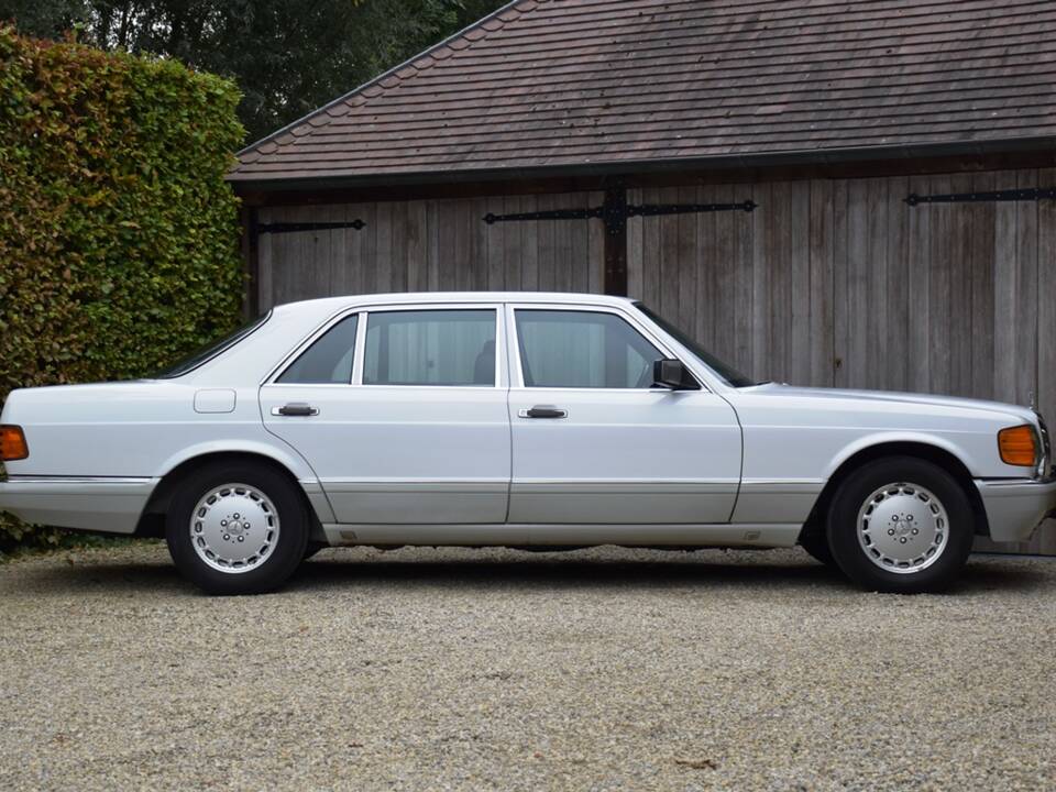 Image 11/55 of Mercedes-Benz 560 SEL (1989)