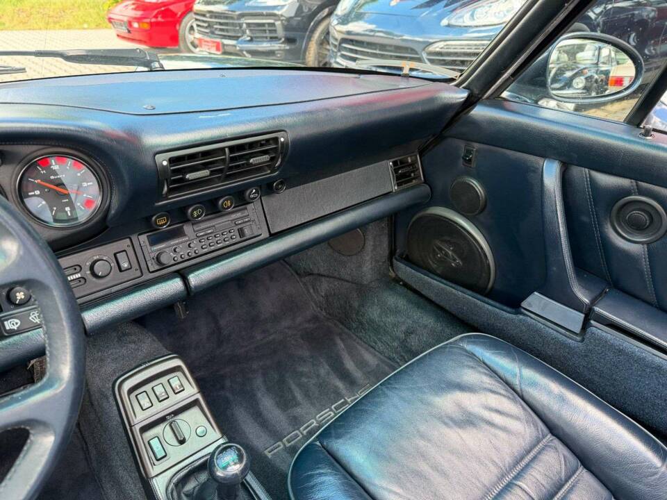 Immagine 17/40 di Porsche 911 Carrera 4 (1990)