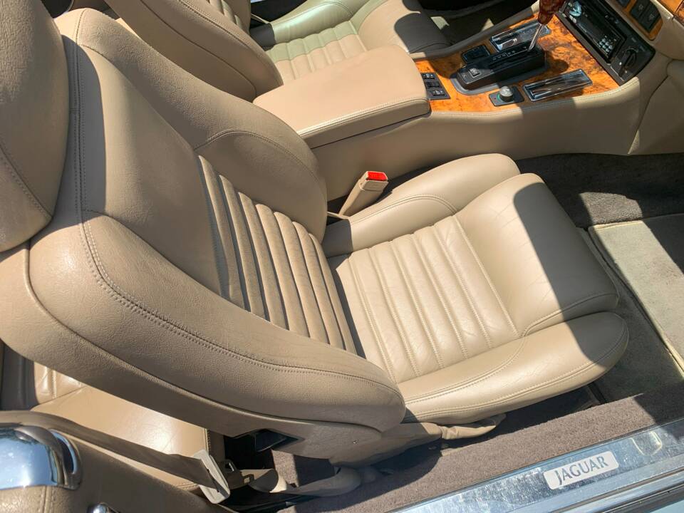 Afbeelding 93/112 van Jaguar XJS 4.0 (1994)