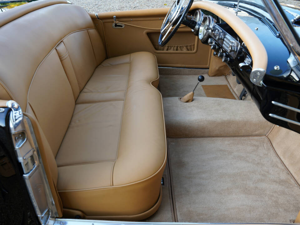 Image 43/50 of Nash-Healey Roadster (1953)