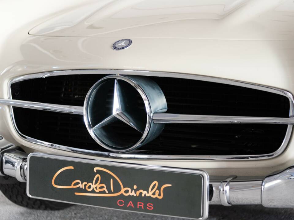 Image 21/50 of Mercedes-Benz 300 SL Roadster (1961)