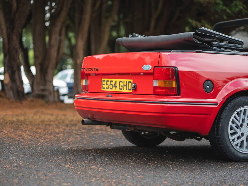 Immagine 23/50 di Ford Escort IV XR3i (1987)