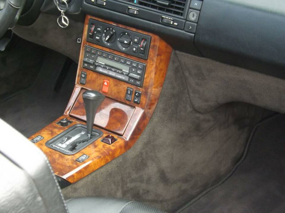 Image 28/50 de Mercedes-Benz 500 SL (1991)
