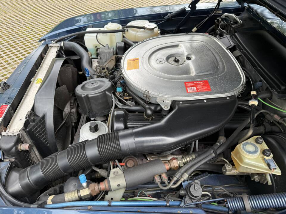 Image 22/30 of Mercedes-Benz 560 SL (1987)