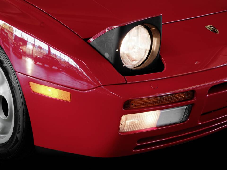 Bild 49/50 von Porsche 944 S2 (1990)