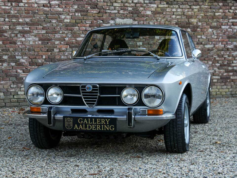 Image 41/50 of Alfa Romeo 1750 GT Veloce (1970)