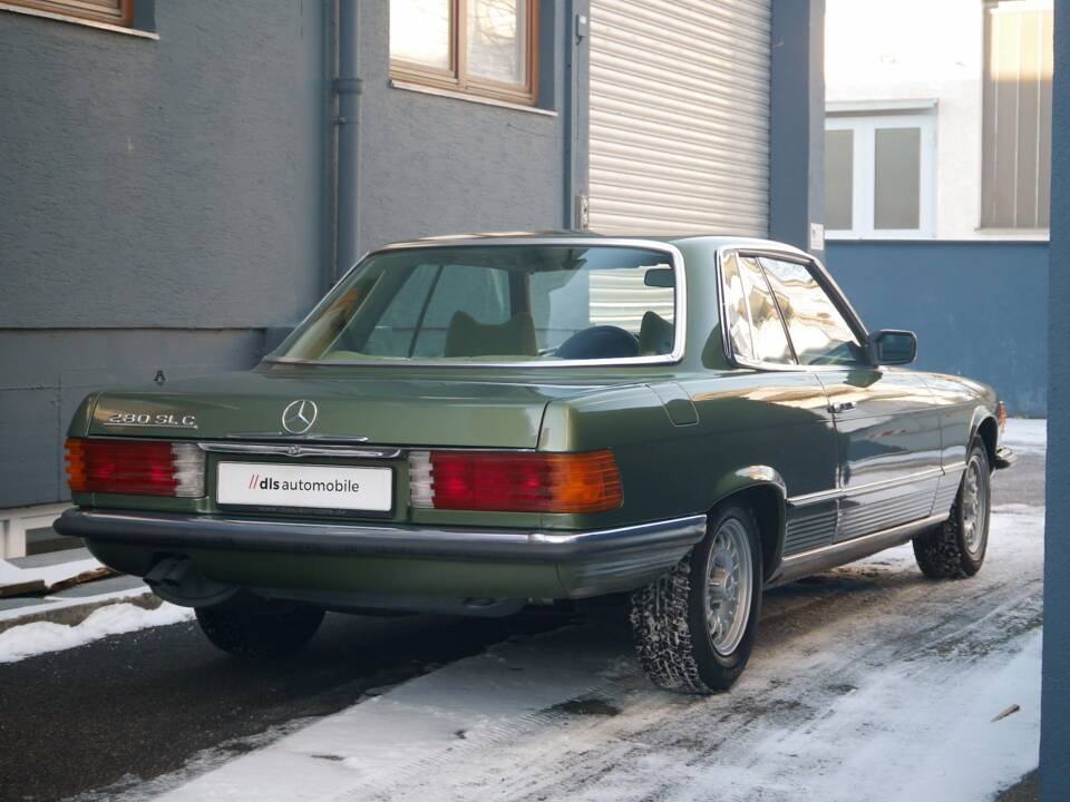 Afbeelding 12/41 van Mercedes-Benz 280 SLC (1977)