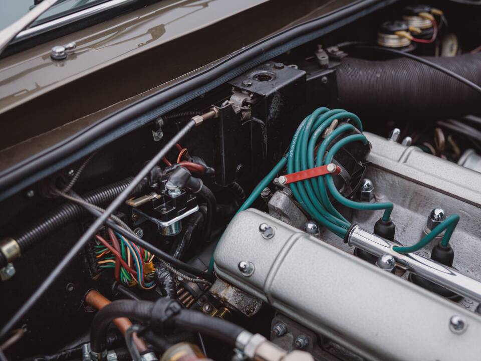 Image 47/99 of Aston Martin DB 6 Volante (1968)