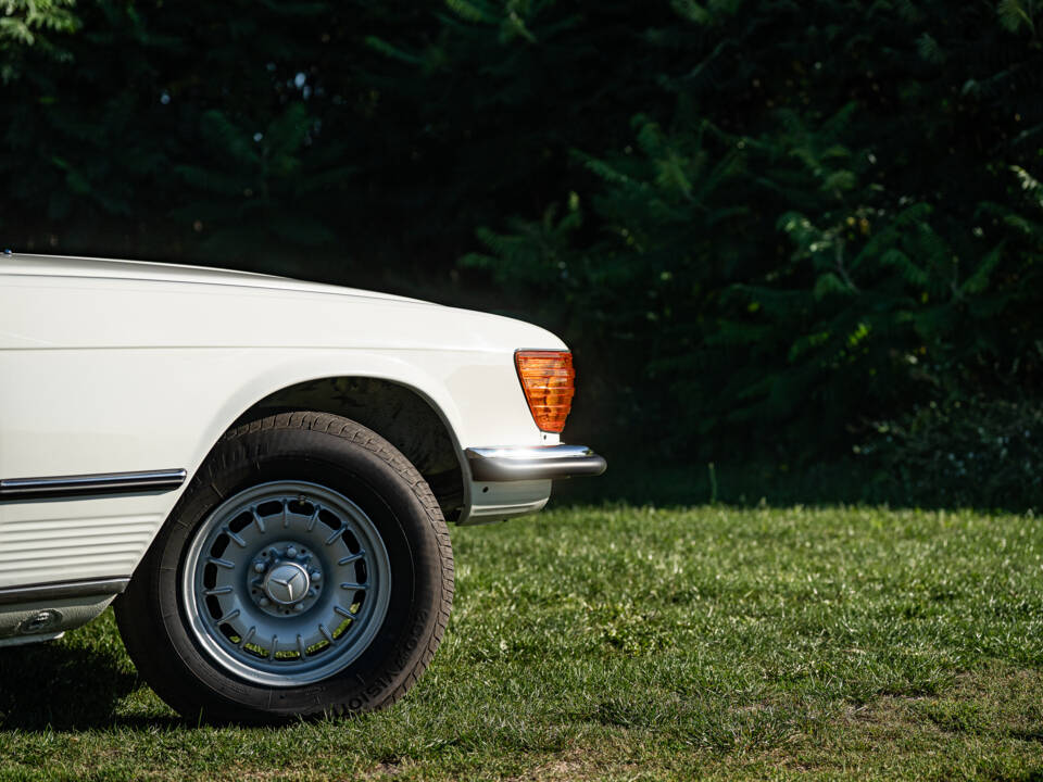 Immagine 6/42 di Mercedes-Benz 380 SL (1981)