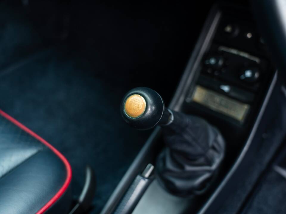 Image 20/50 of Porsche 911 Turbo LE (1989)