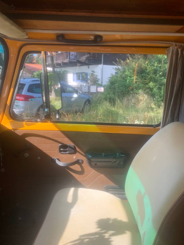 Image 4/12 de Volkswagen T2b minibus (1979)