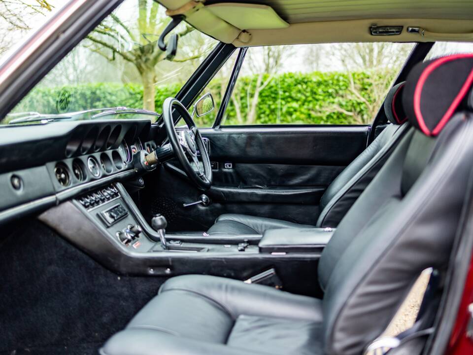 Image 32/50 of Jensen Interceptor MK III (1974)