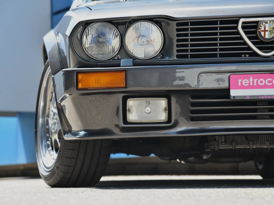 Bild 10/19 von Alfa Romeo GTV 6 2.5 (1986)