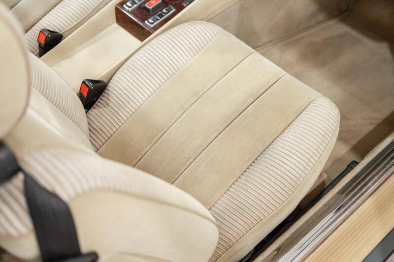 Image 50/89 of Mercedes-Benz 500 SLC (1980)