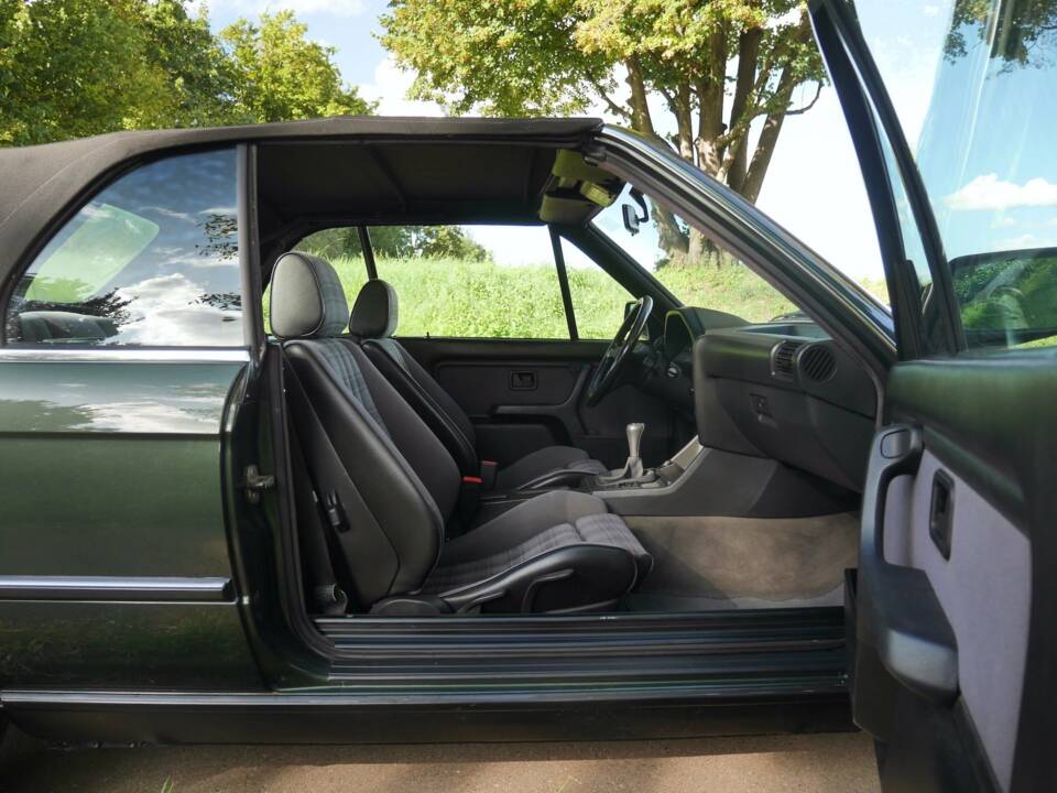 Bild 20/25 von BMW 320i (1990)