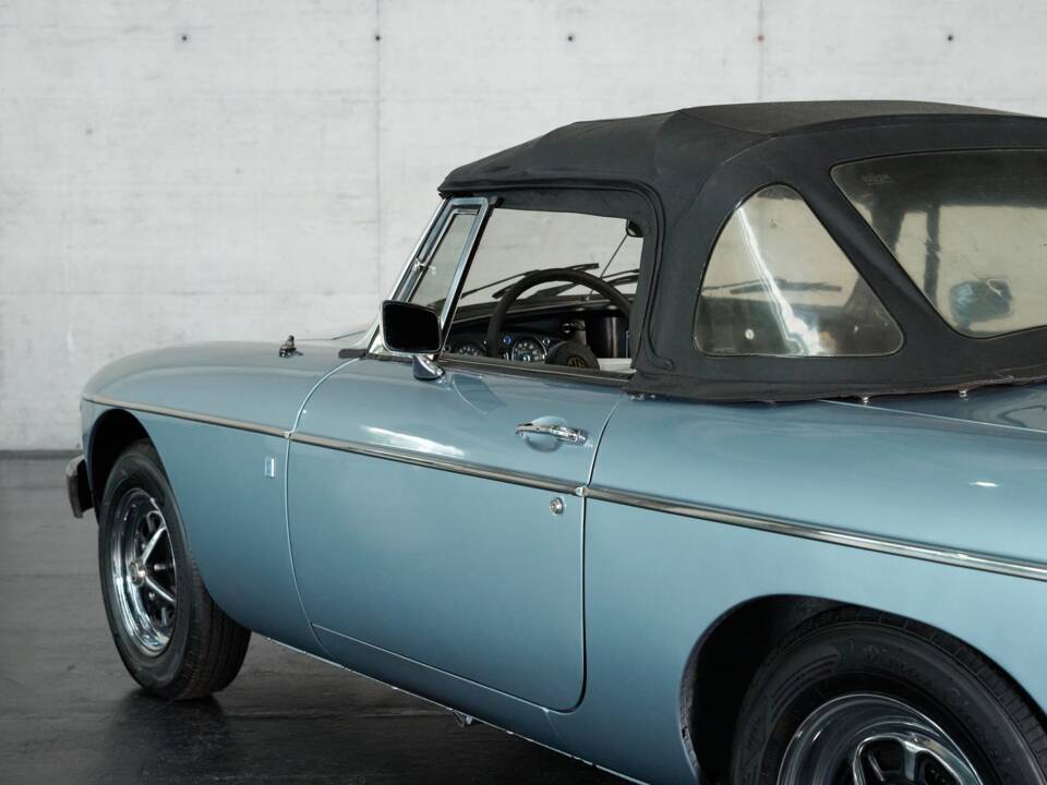 Image 15/50 of MG MGB (1976)
