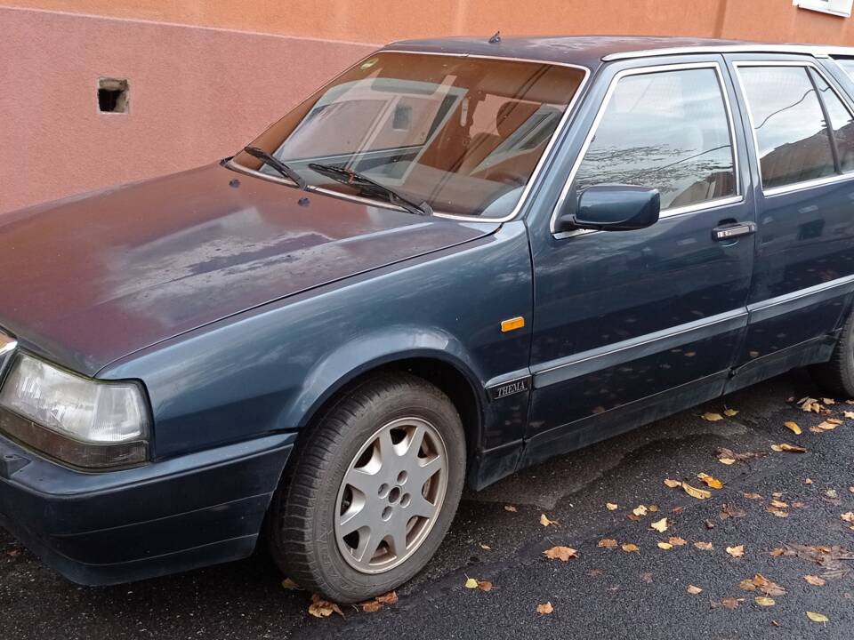 Image 2/11 de Lancia Thema Station Wagon Turbo 16V (1991)