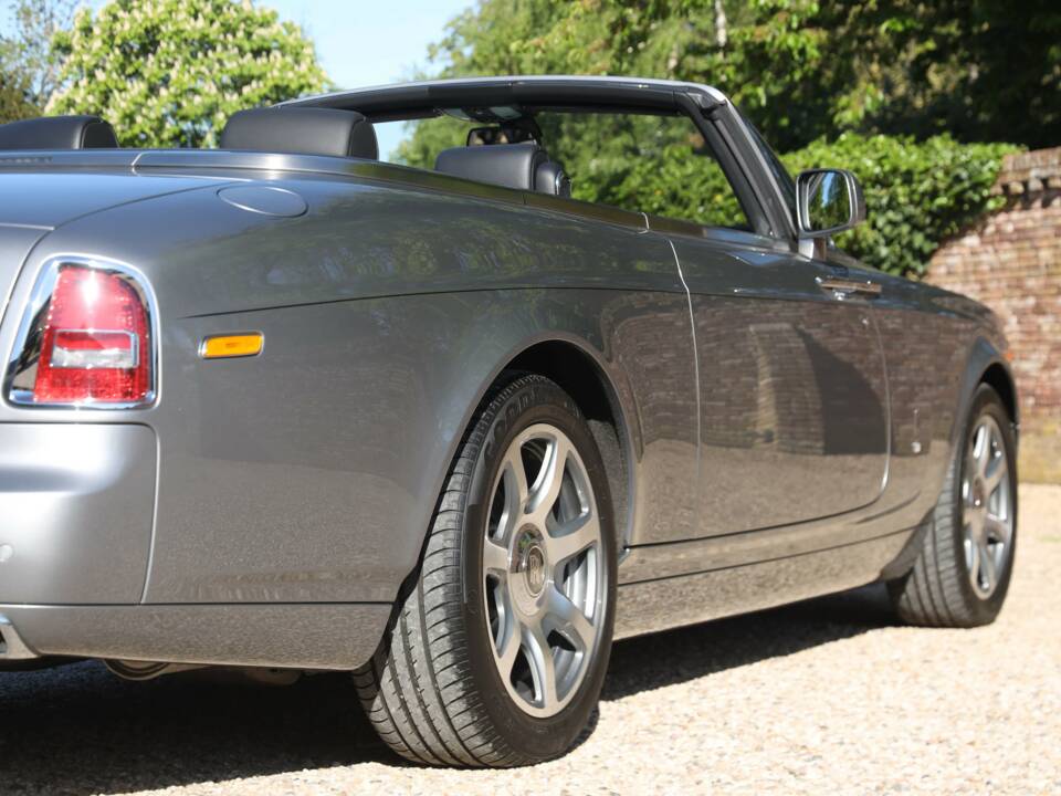 Image 19/50 of Rolls-Royce Phantom DHC (2009)