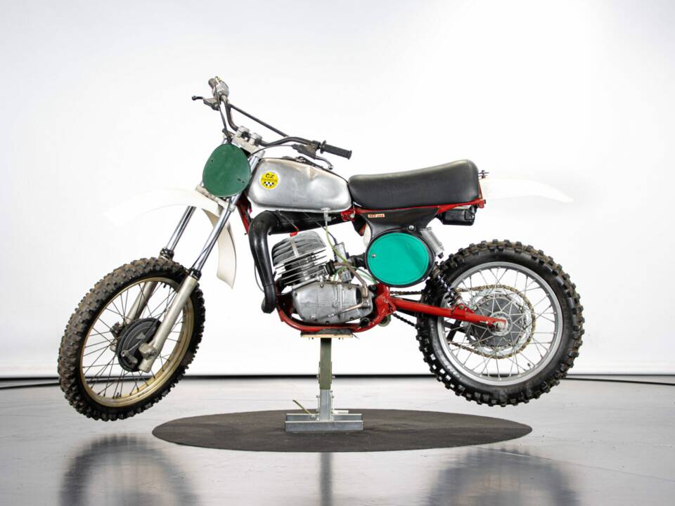 Image 1/38 of CZ 250 Moto Cross (1970)
