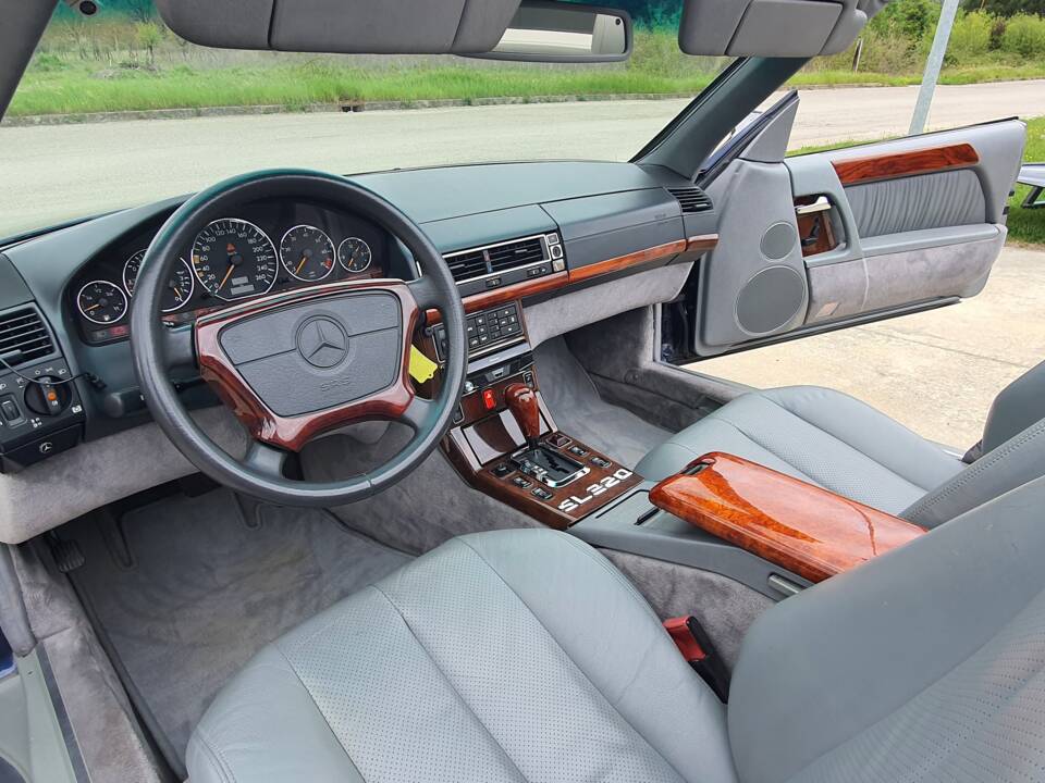 Image 37/43 of Mercedes-Benz SL 320 (1994)