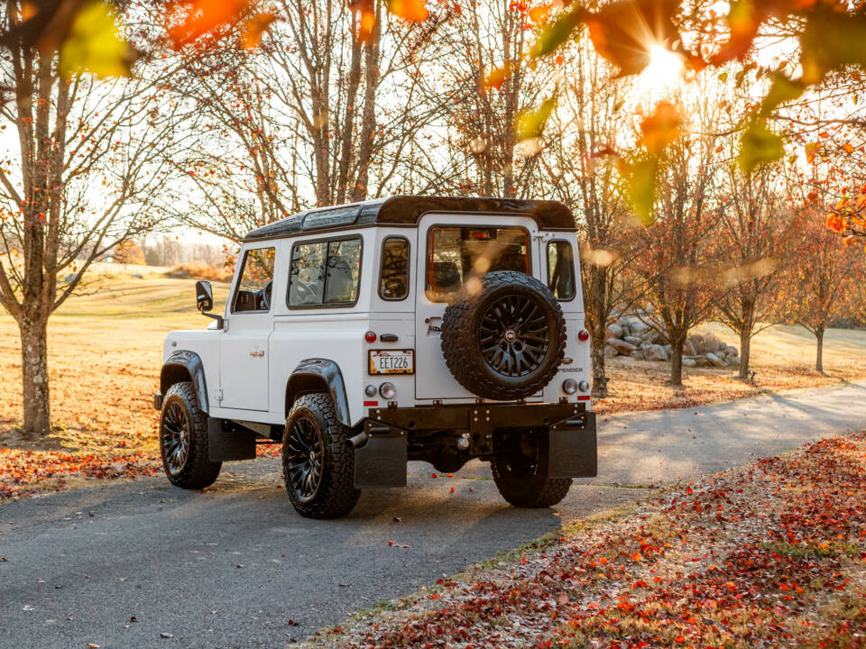 Bild 33/49 von Land Rover Defender 90 (1994)